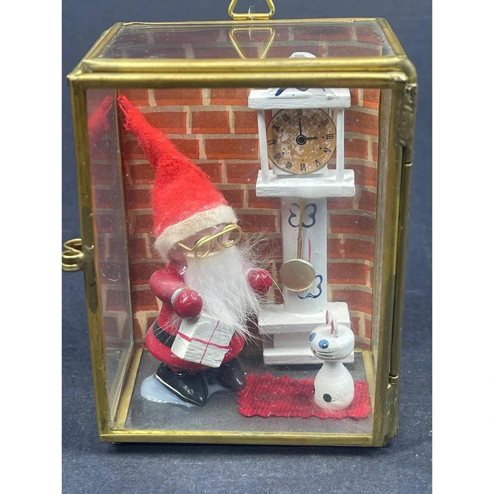 VTG Brass Glass Shadow Box Santa Diorama Taiwan Christmas Ornament Cat Clock 4
